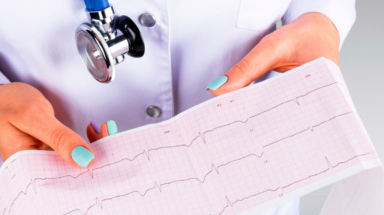 Patients with hypertension should monitor the condition of their heart with the help of an ECG